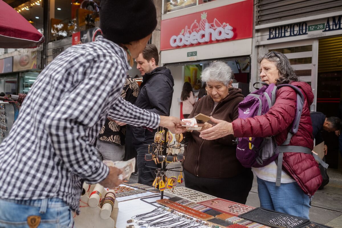 Colombian Inflation Quickens, Raising Odds of Further Rate Rises