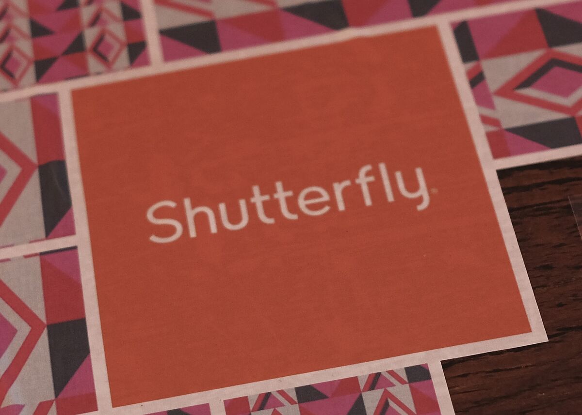 Apollo’s Shutterfly Sweetens Debt as Investors Weigh AI Risk
