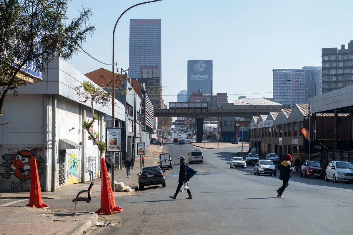 Fiscal Rule to Help Steady South African Debt, Central Bank Says