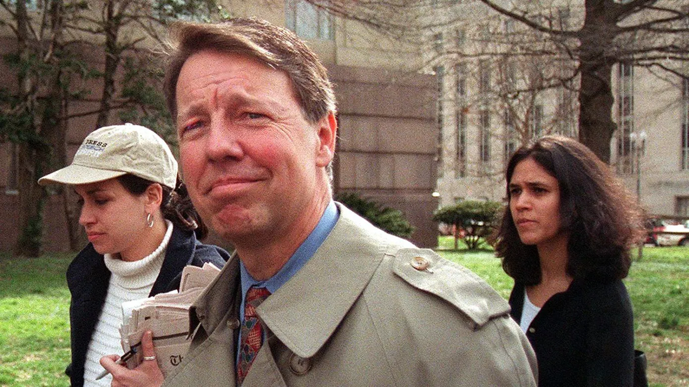 David Kendall, US President Bill Clinton's personal attorney, walks amid reporters upon his arrival at US District courthouse 19 February in Washington, DC.
