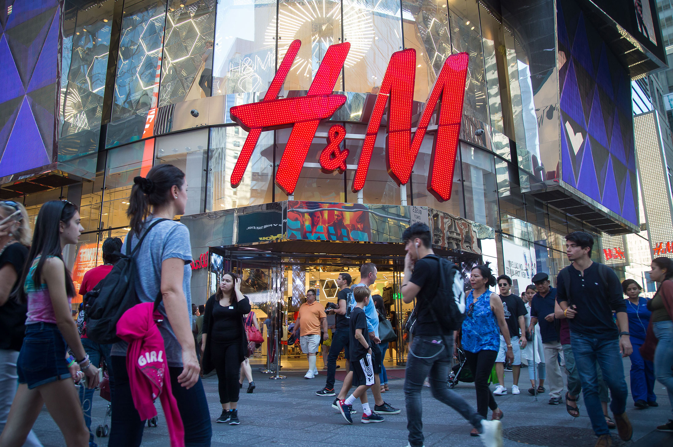 H&M Hits the Wall - Bloomberg