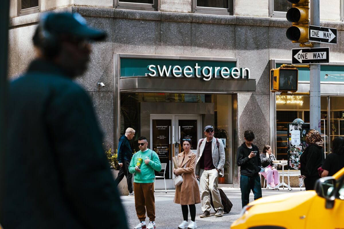 Sweetgreen Sg Stock Jumps After Salad Chain Raises Sales Outlook Bloomberg