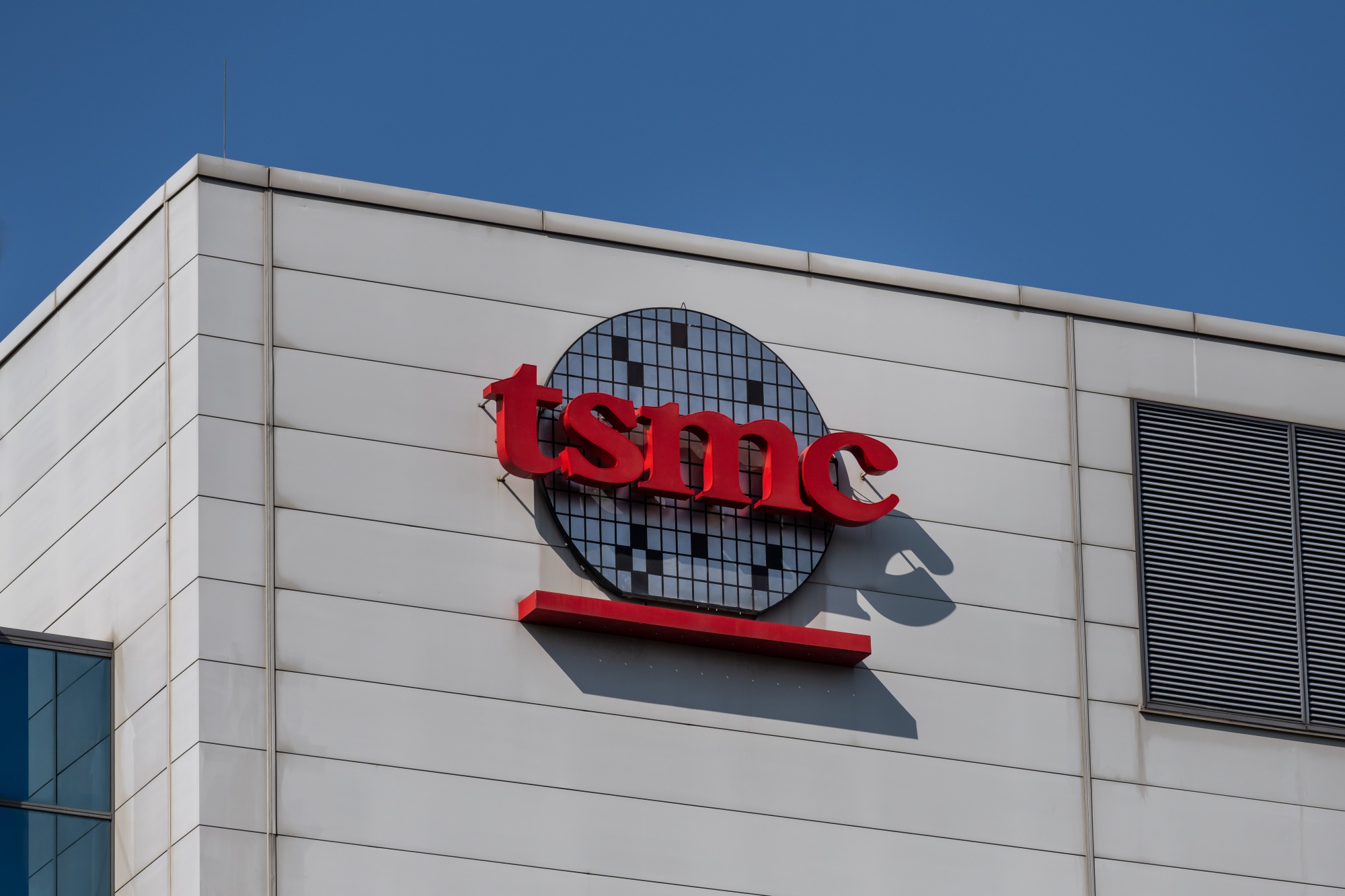 Tsmc Is Considering Building A Chip Plant In Japan Ceo Says Bloomberg