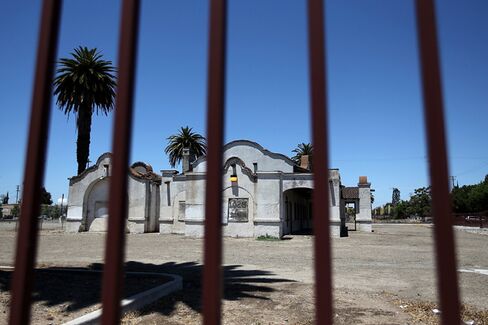 Judge Lets Stockton Stay in Bankruptcy, and Creditors Tremble