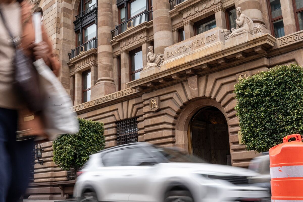 Mexico Inflation Slows More Than Expected as Banxico Eyes Pause