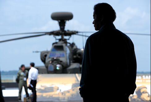 Economy in U.S. Shrinks as Defense Spending Slumps