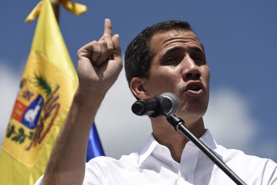 Guaido Amnesty for Venezuelan Army Stalls in His Own Legislature