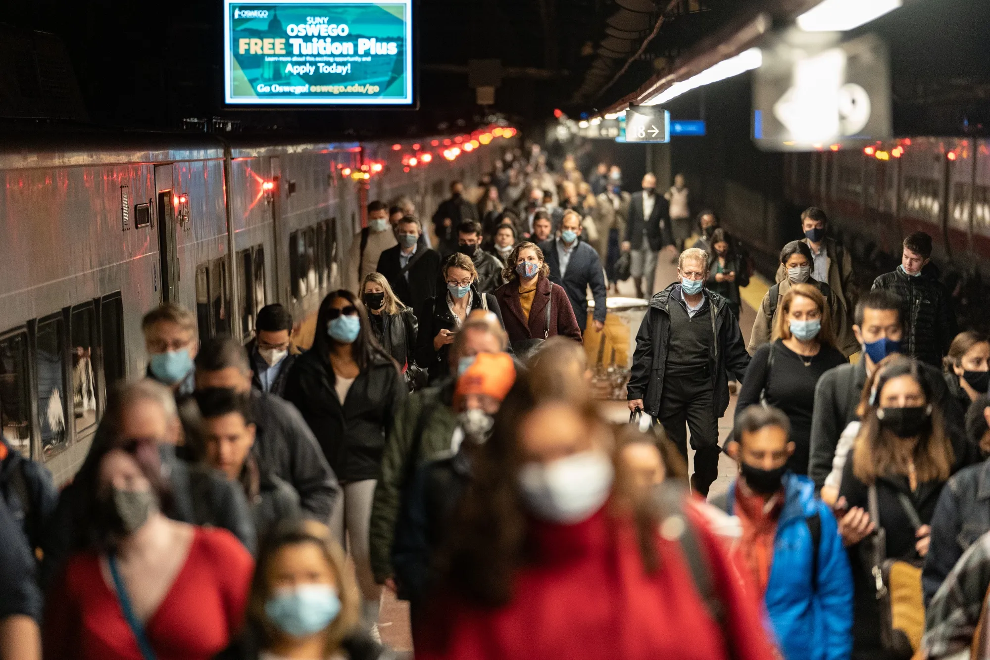 Commuters arrive&nbsp;at Grand Central station during morning rush hour in New York, on&nbsp;Nov. 18, 2021.