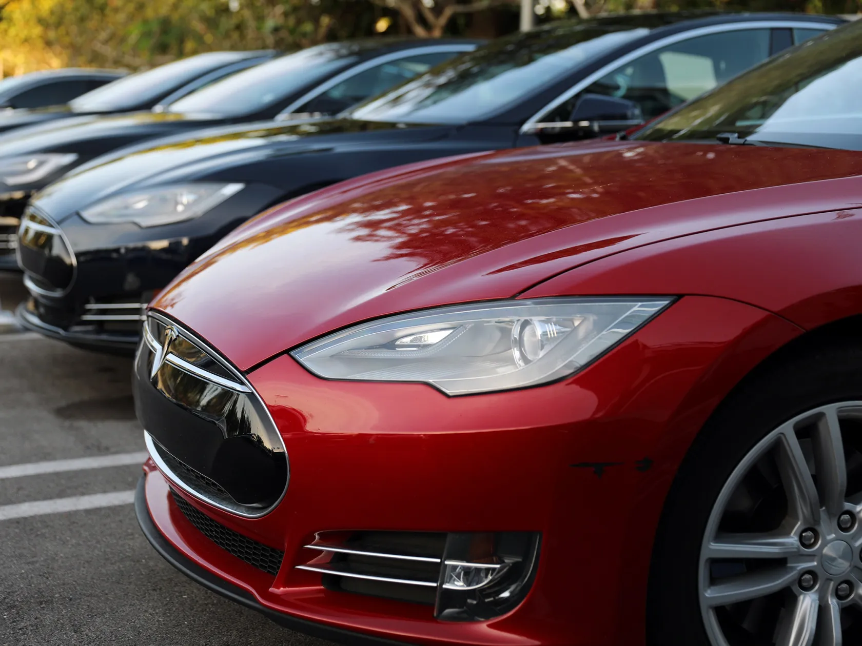 Tesla Stock Falls As Company's Q4 Numbers Miss Expectations