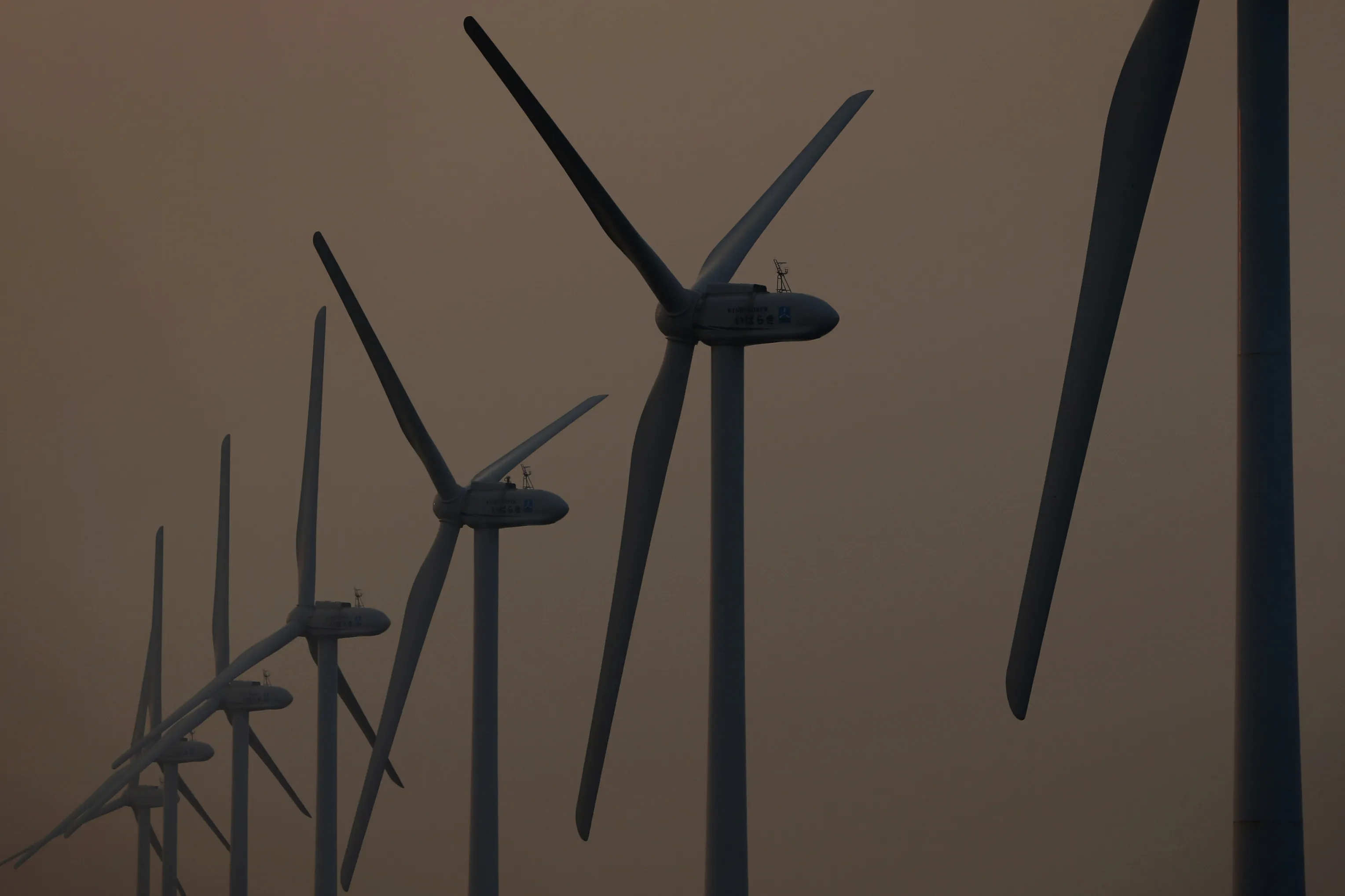 レノバ株ストップ安売り気配、秋田県洋上風力で三菱商事連合に敗北 - Bloomberg