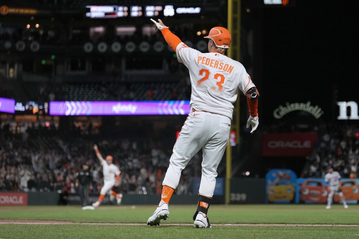 Pederson Hits 3 HRs, Drives in 8 as Giants Stun Mets 13-12