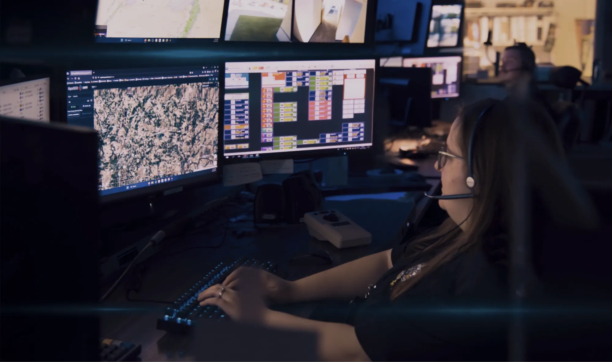 A 911 dispatcher using the RapidSOS emergency response platform.