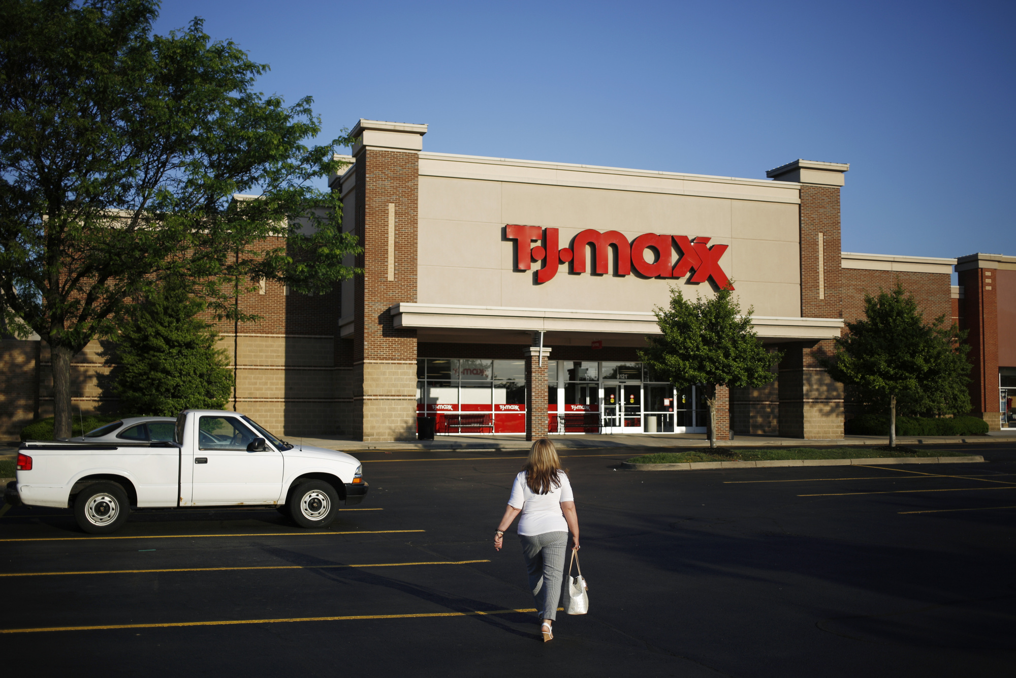 Here's How Marshalls And T.J. Maxx Easily Rebounded Their In-Store Foot  Traffic From Pandemic Lows