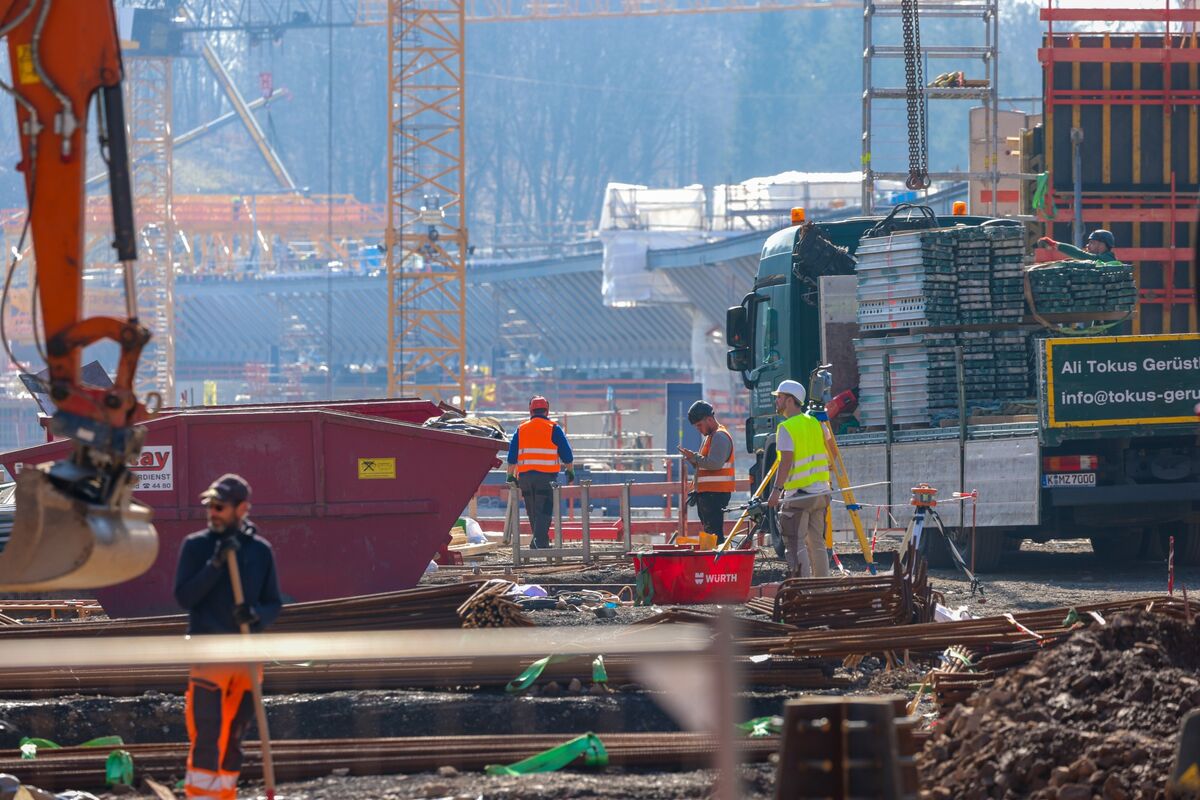 ⚫️ BLOOMBERG: Rallentamento della crescita salariale nell'area euro: implicazioni per l'inflazione dei servizi secondo la BCE