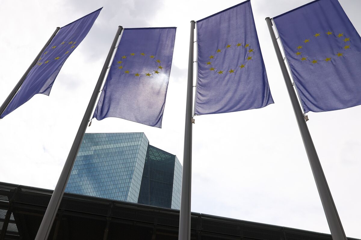 ECB議事要旨、政策金利2%はショックにも十分な対応余地残す