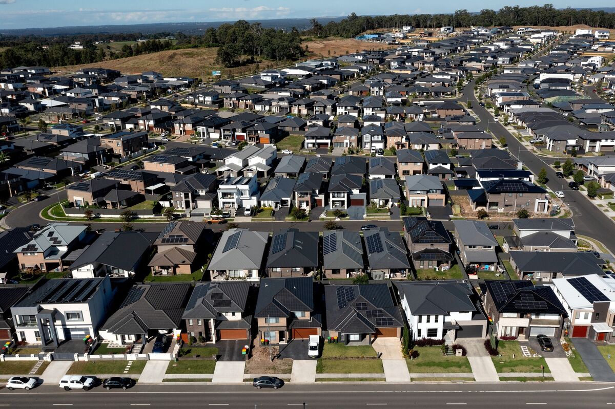 Australian Home Prices Climb, Fueled by Falling Borrowing Costs
