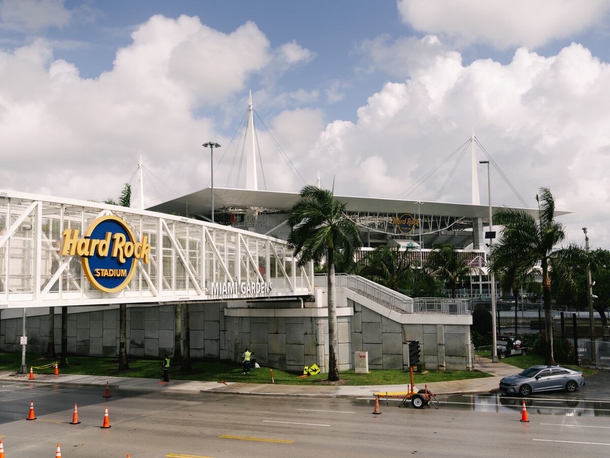 Griffin, Ross Donate 1,200 World Cup Tickets to Florida Kids