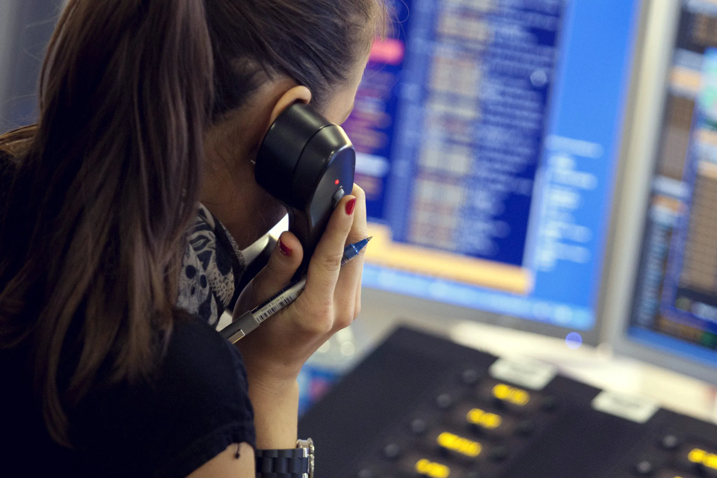 Financial Traders At Aurel BGC Brokers as European Stocks Fulctuate