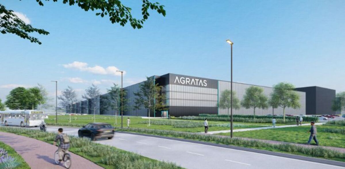 Tata Inks £750 Million Loan to Fund Biggest UK Battery Plant