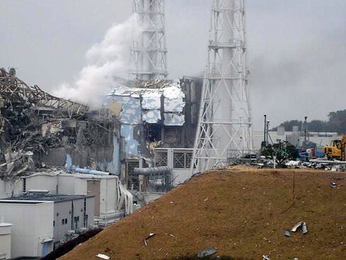 Helicopters Dumps Water on Crippled Nuclear Plant Fuel Rods
