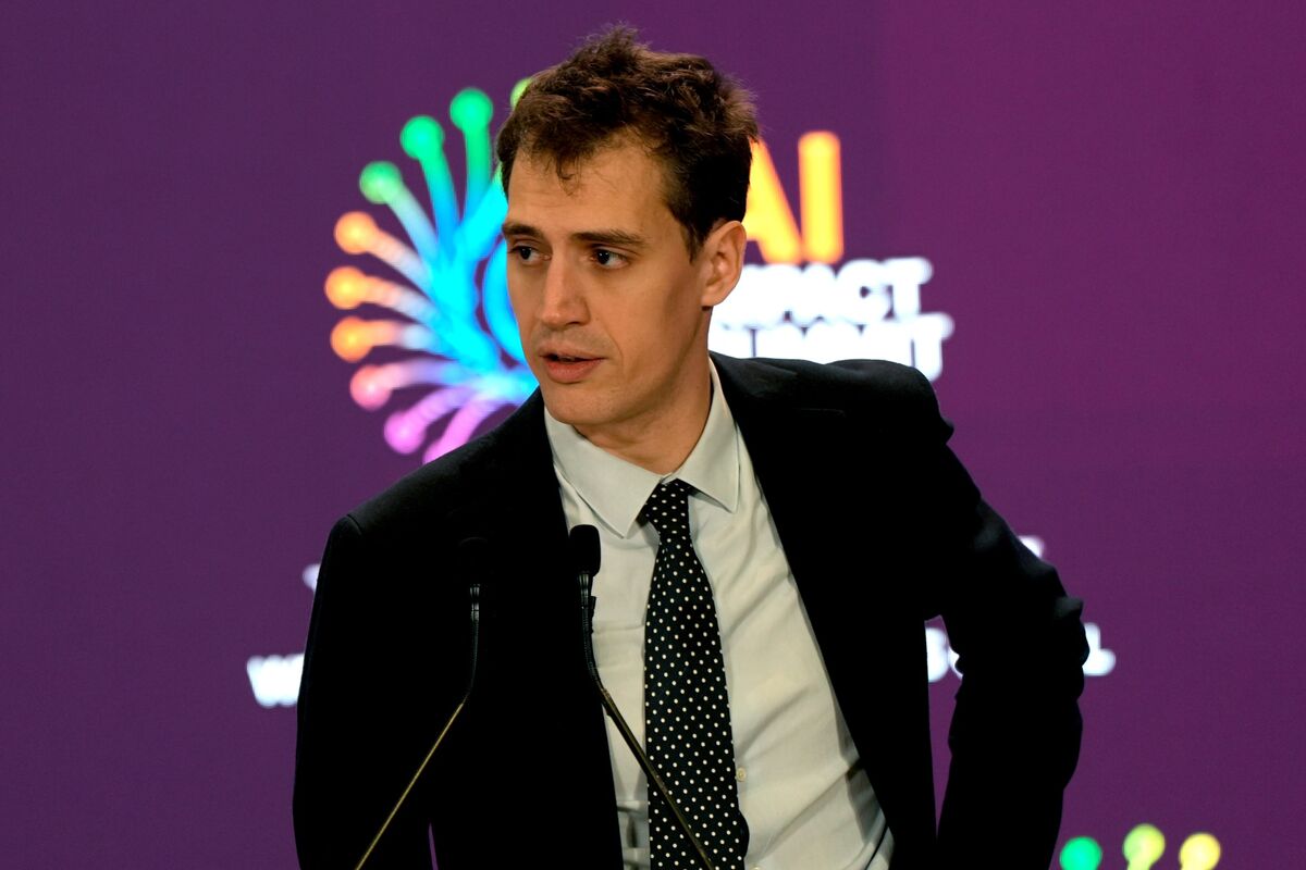 bloomberg.com - Benoit Berthelot - Is Europe's AI Darling Mistral Becoming a Consultant?