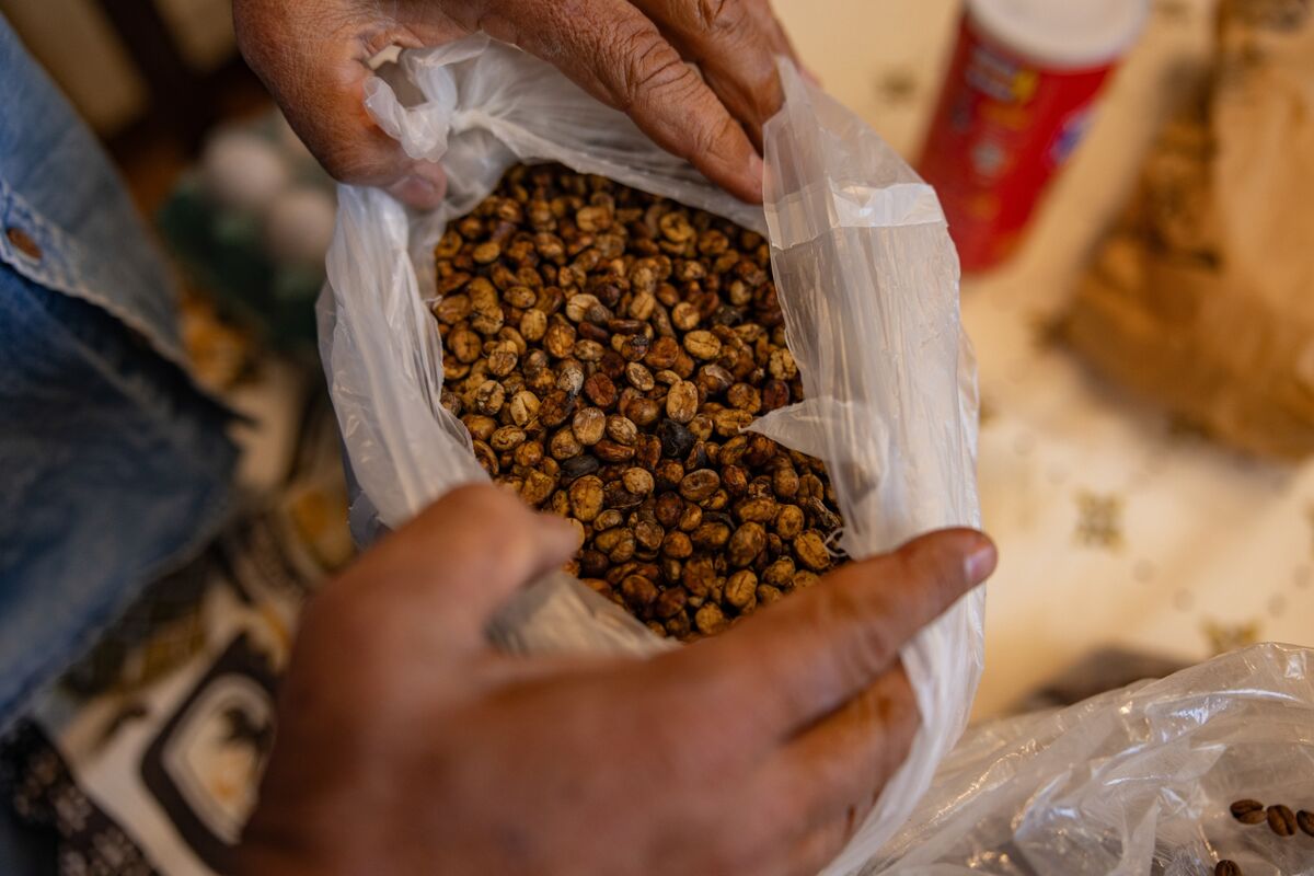 Coffee Declines on Concerns Recent Rally Leaves Prices Inflated