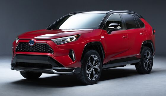 Why Hybrid Cars Are Popular in An Increasingly Electric World