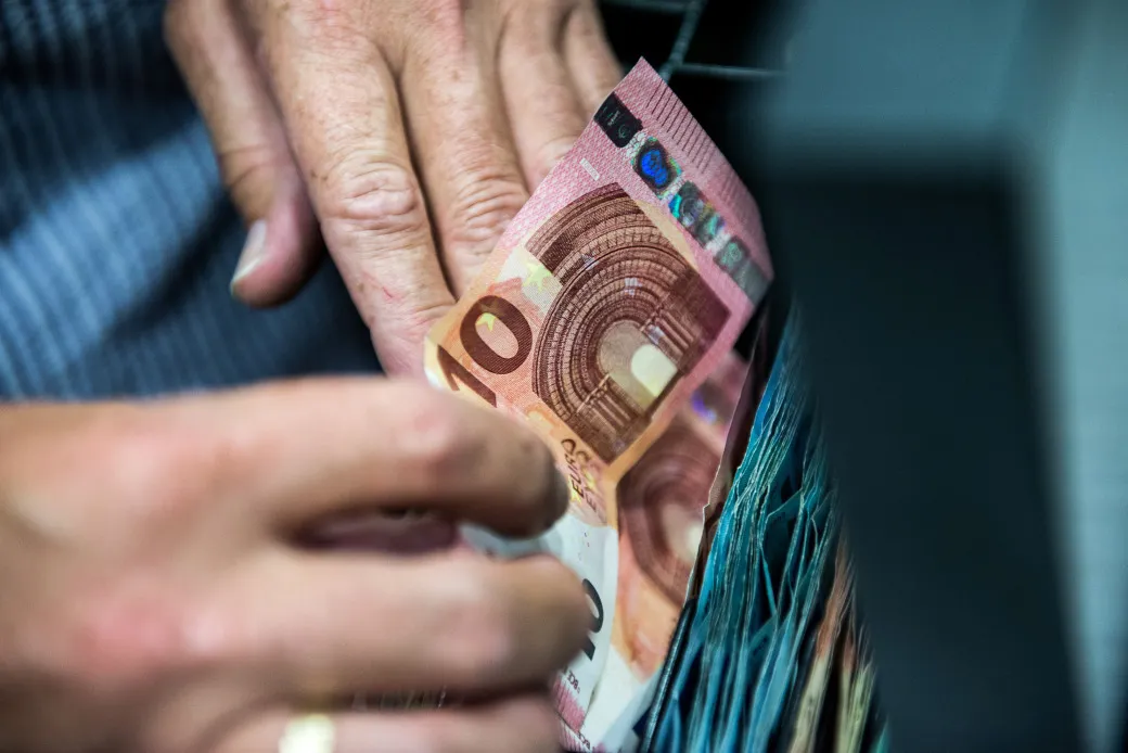 Retail and General Economy In Vienna As Tumble In Equity Markets Boosts Euro