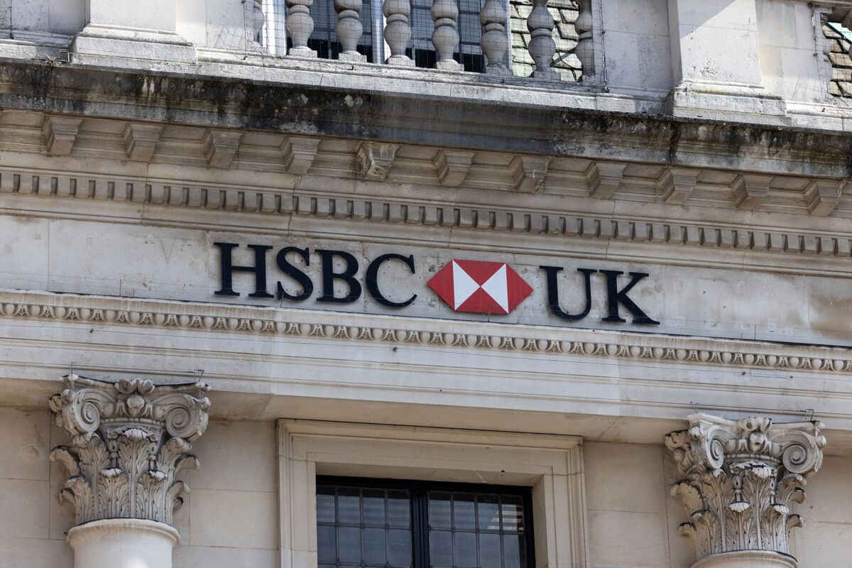 HSBC Is Hunting for a New UK Boss as Ian Stuart Shifts Roles - Bloomberg