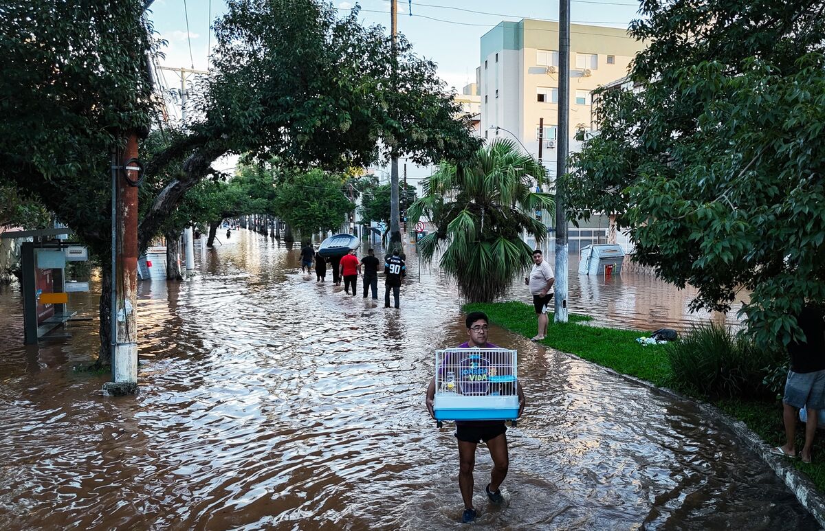 Brazil Floods Latest: Lula Visits South, Dozens Dead and Missing ...