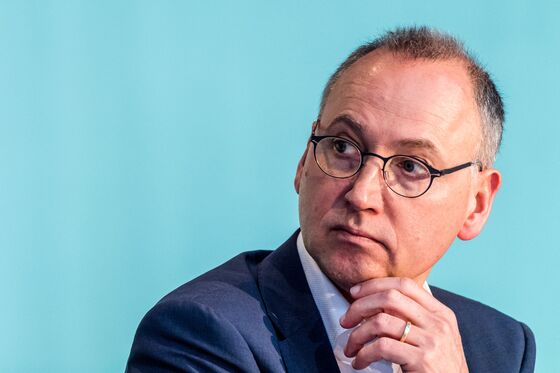 Bayer CEO Wins ISS Backing But Glass Lewis Withholds Support