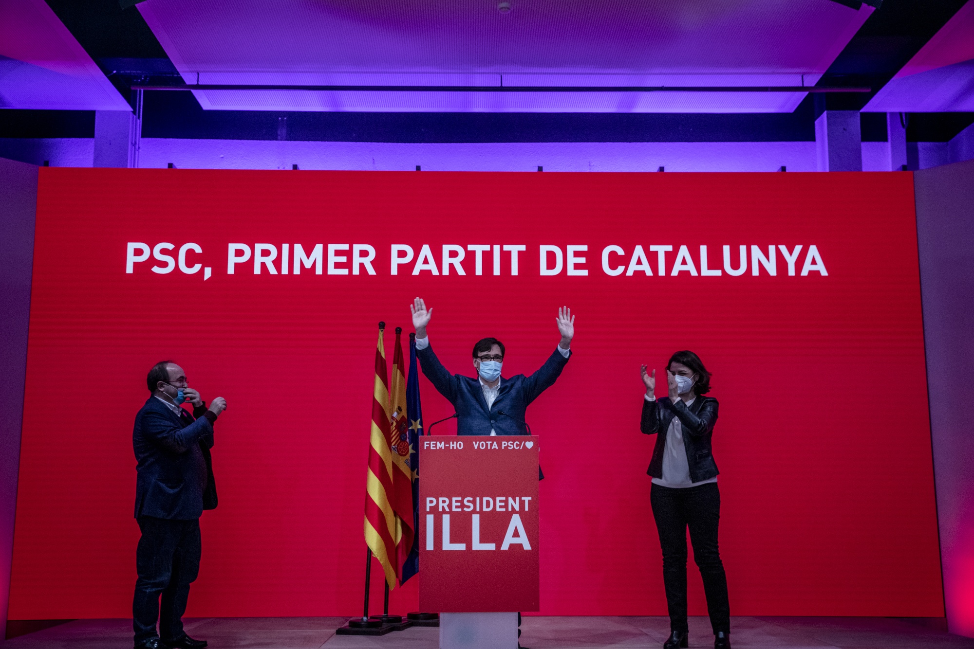 Los votantes acuden a las urnas en las elecciones catalanas
