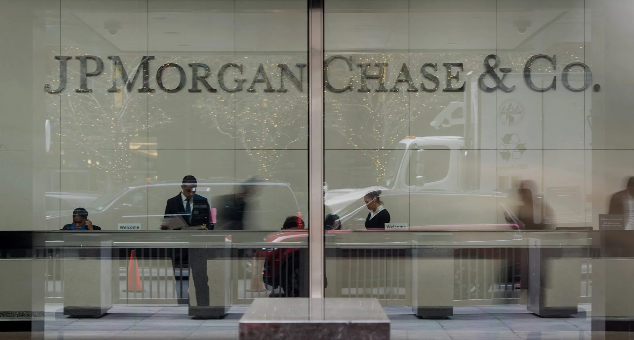 At JPMorgan, Your Performance Review Is Now. And Now. And Now... - Bloomberg