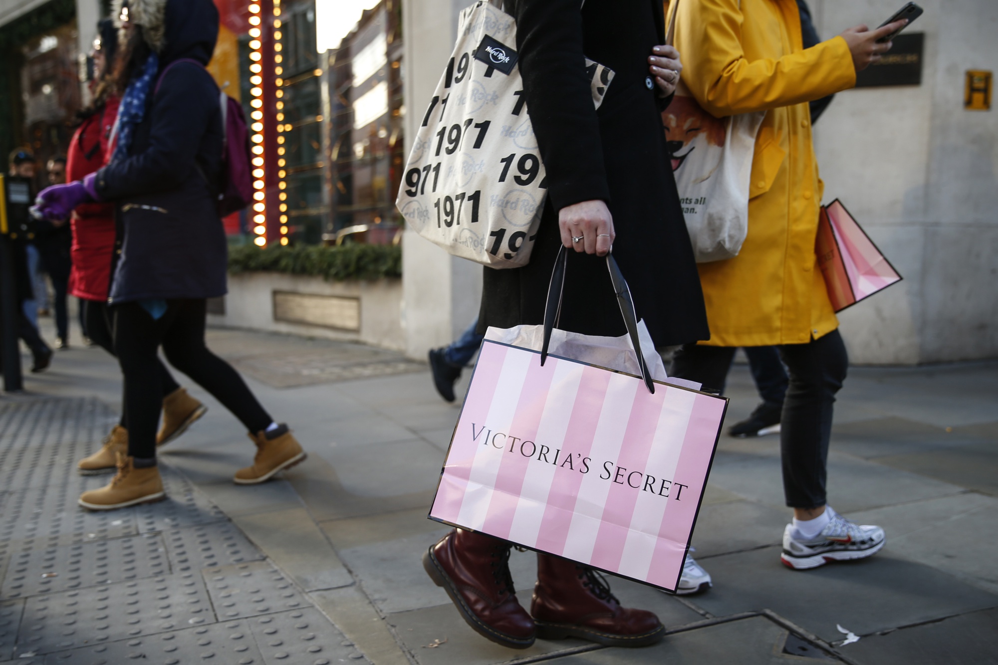 Victoria's Secret (VSCO) Stock Falls as Earnings Show Sales Fall - Bloomberg