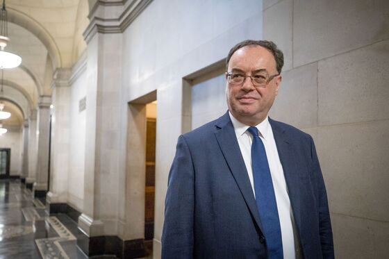 Andrew Bailey Says BOE Is Doing the Right Thing With Record Low Rates