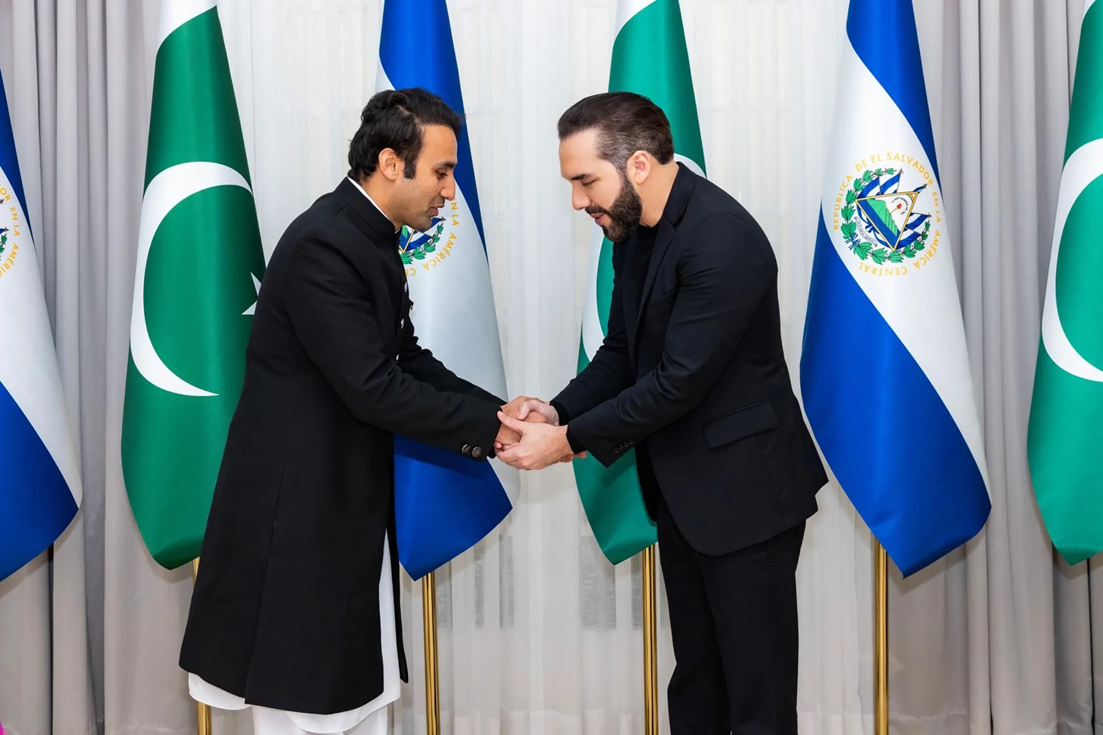 Pakistan, El Salvador Establish Bilateral Ties Based on Crypto - Bloomberg