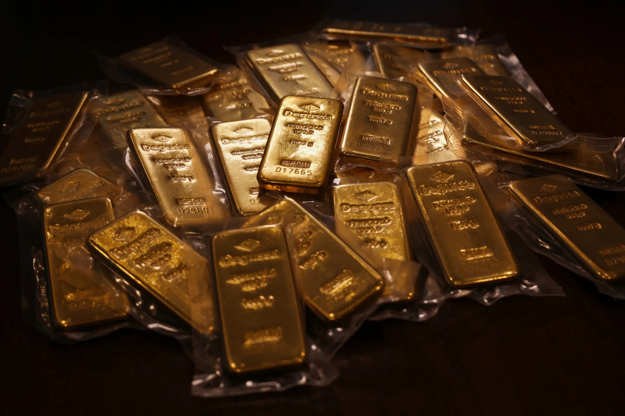 A Gold Bullion Dealer As Bitcoin's Nouveau Riche Run To The Metal As Cryptocurrency Crashes