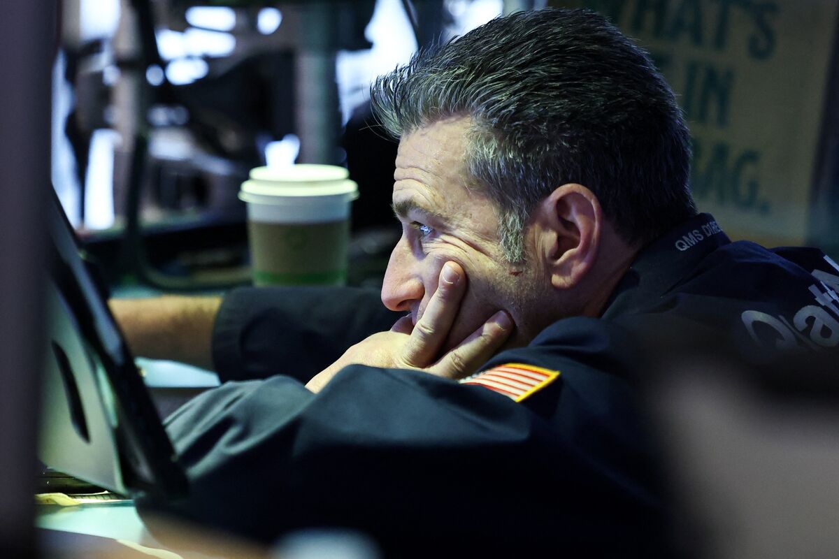 Does Private Credit Work in ETFs? `Absolutely Not,′ Says DoubleLine