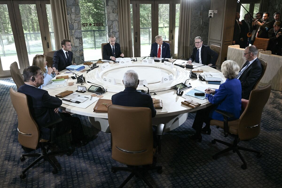 🟪"G7: Cena senza accordo, Trump resiste alle sanzioni contro la Russia"