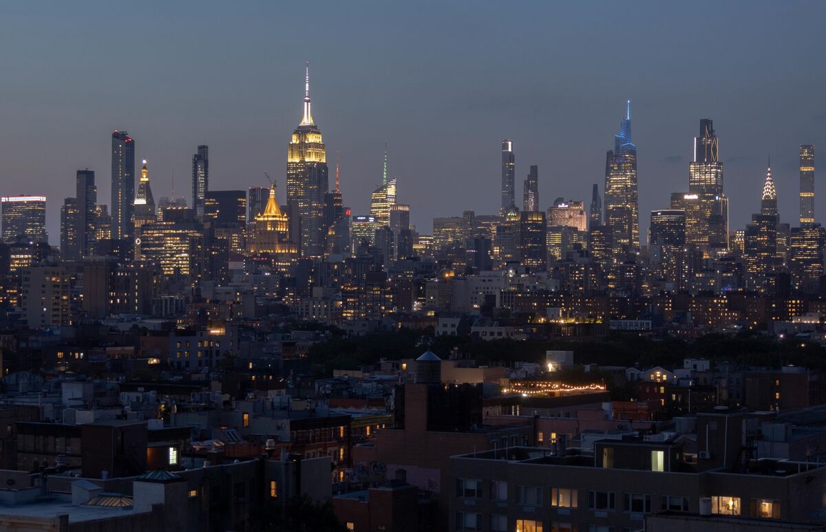 DE Shaw Raising $5 Billion in Its First Hedge Fund Run by Humans