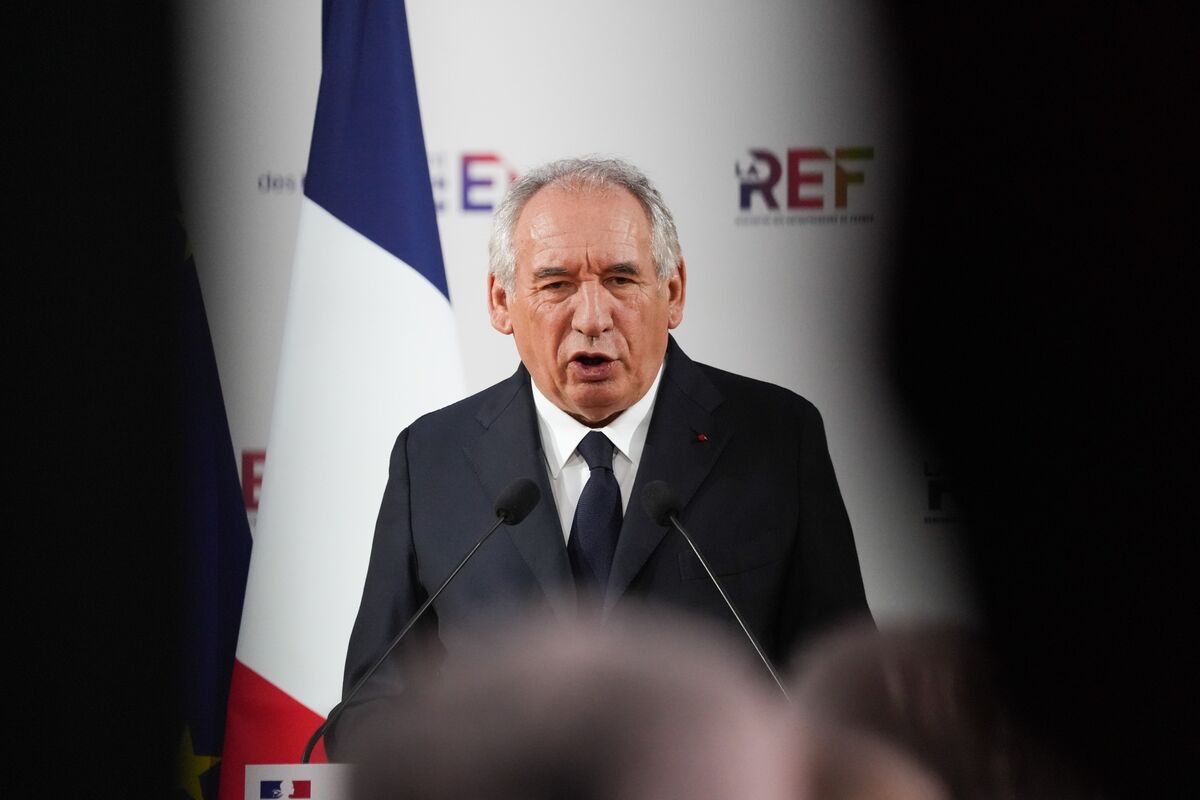 French PM Bayrou Faces Expected Defeat in Confidence Vote Over Budget Standoff