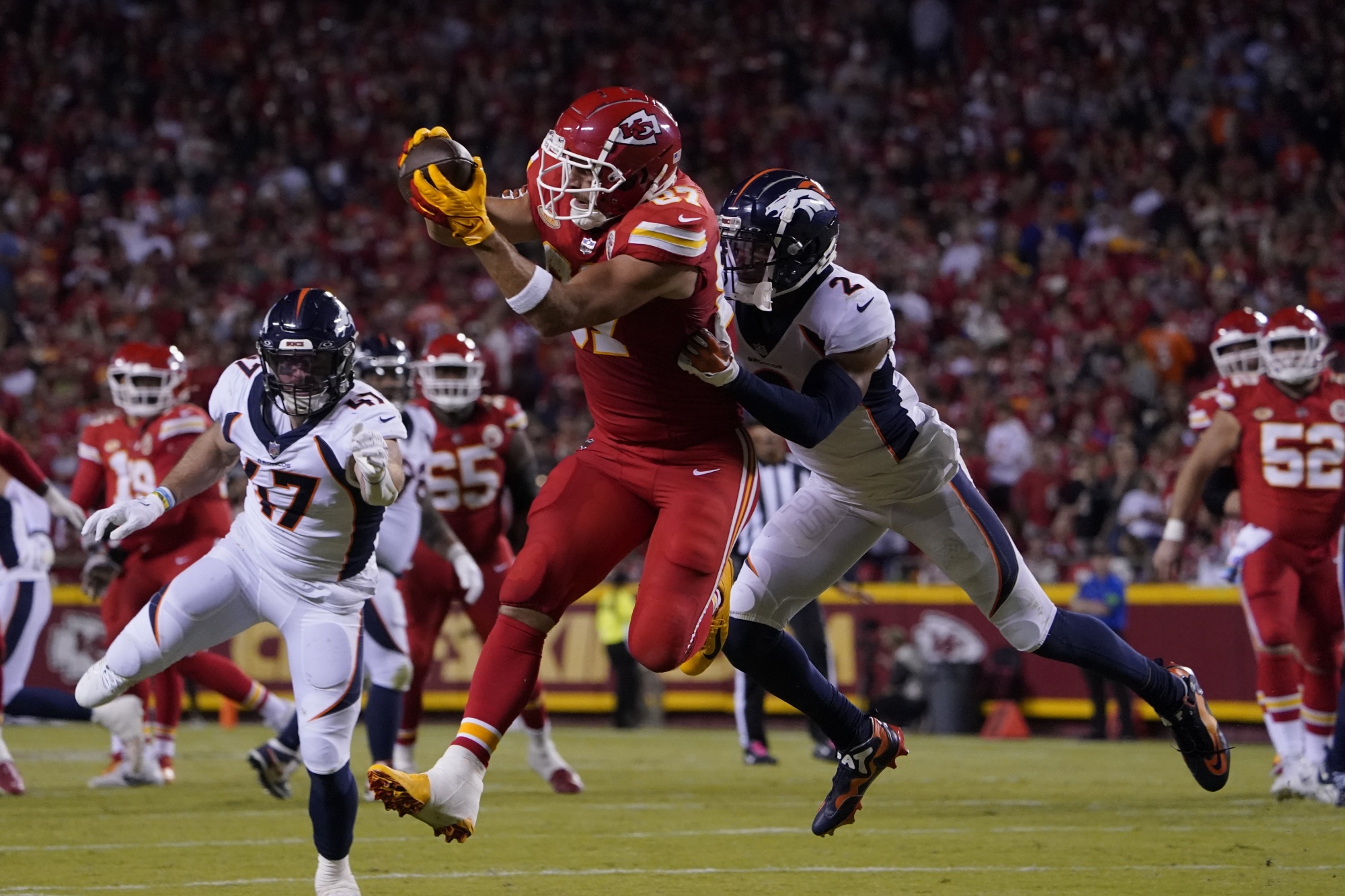 Swift-Kelce Romance Boosts Chiefs-Jets Ticket Prices Up 43% Amid