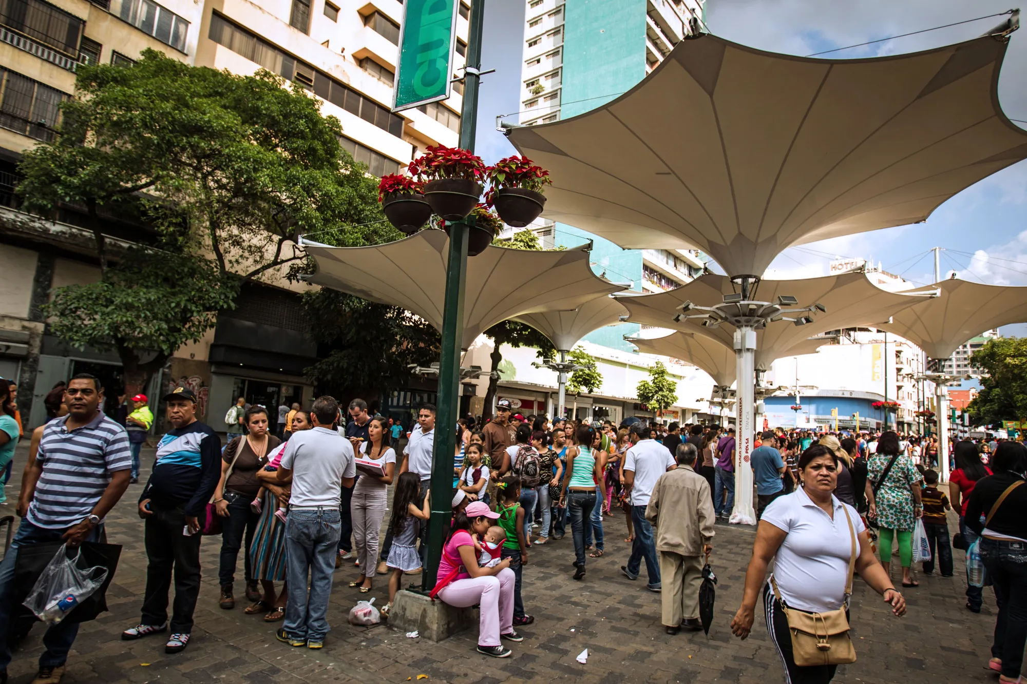 Shoppers in Caracas.
