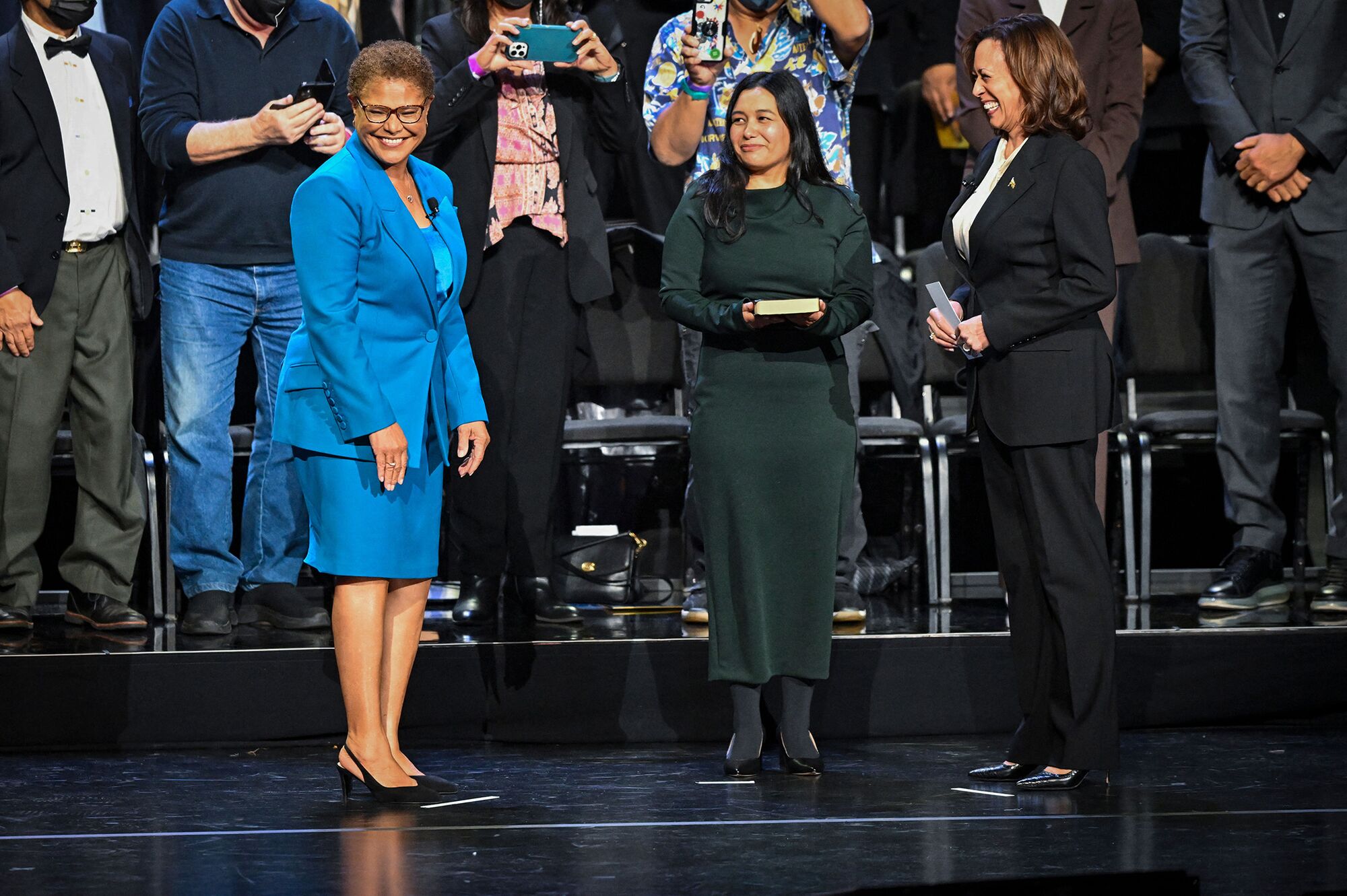 Karen Bass Sworn In As Los Angeles’ First Female Mayor - Bloomberg