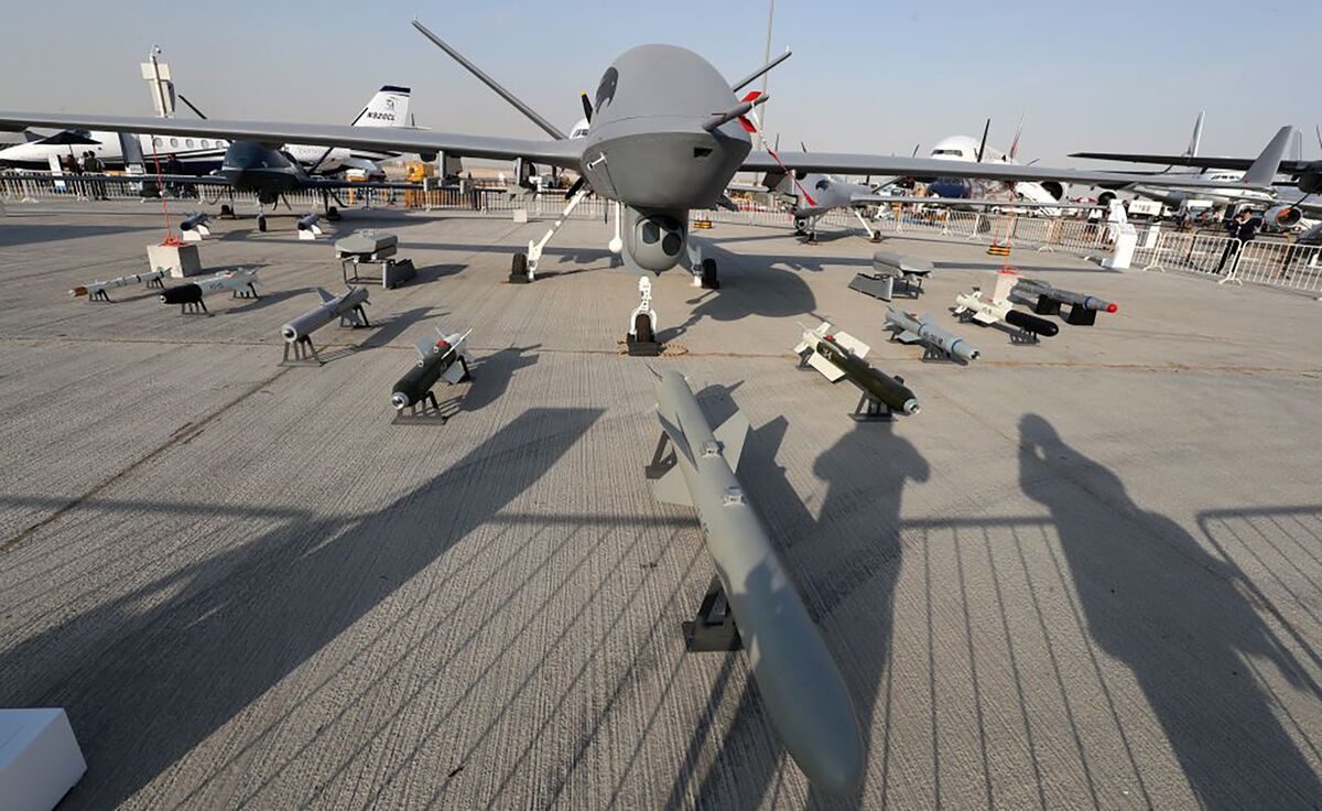 China Dismisses US Claim Over Possible Weapons Sales to Russia - Bloomberg