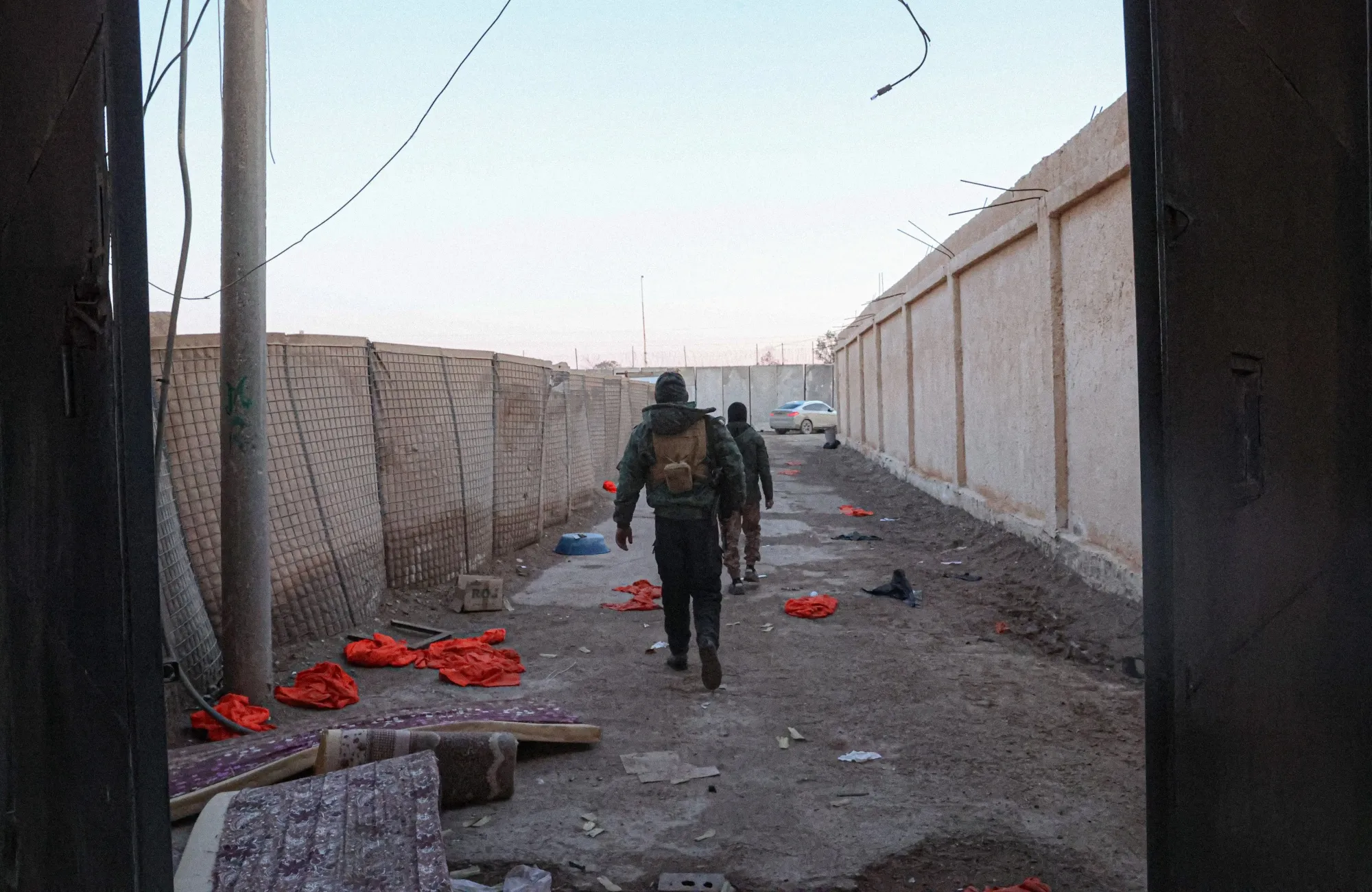 US Moves ISIS Prisoners to Iraq After Syria-Kurdish Fighting - Bloomberg