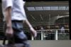 relates to 日本株は小反発、円安で業績警戒後退-決算評価の金融や輸出高い