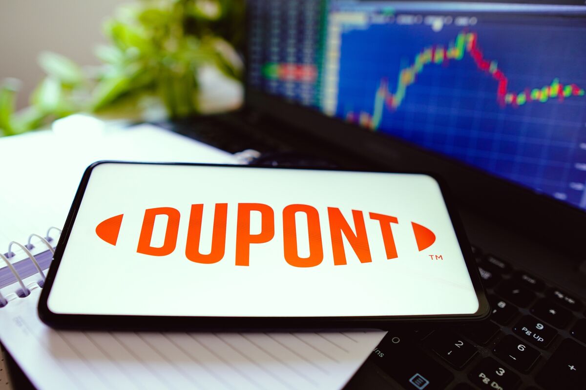 DuPont (DD) to Split Into Three Companies as CEO Ed Breen Steps Back ...