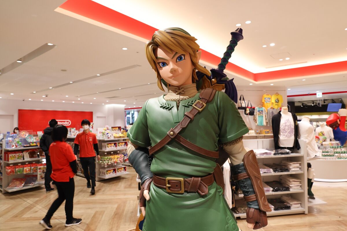 Nintendo's Selling Miniature Versions Of Its Iconic Nintendo Store Statues