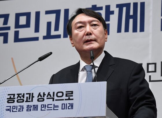 South Korea Conservatives Pick Ex-Lawman as Presidential Nominee